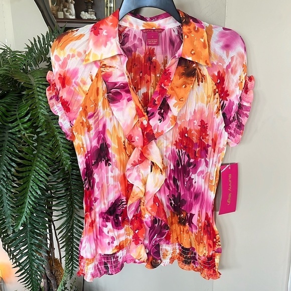 Brand New Sunny Leigh Floral Short Sleeve Button Up Ruffle Blouse Stretch Hem - Picture 1 of 14